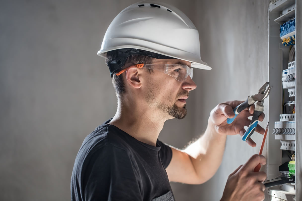 Blog | Reasons to Hire an Electrician Instead of Doing Electrical Work ...